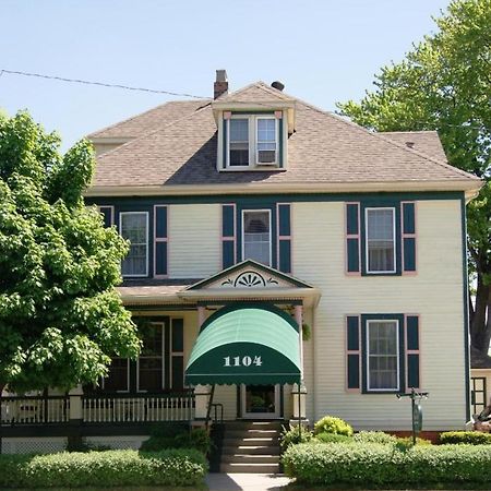 Ye Olde Walkerville Bed & Breakfast Уиндзор Екстериор снимка