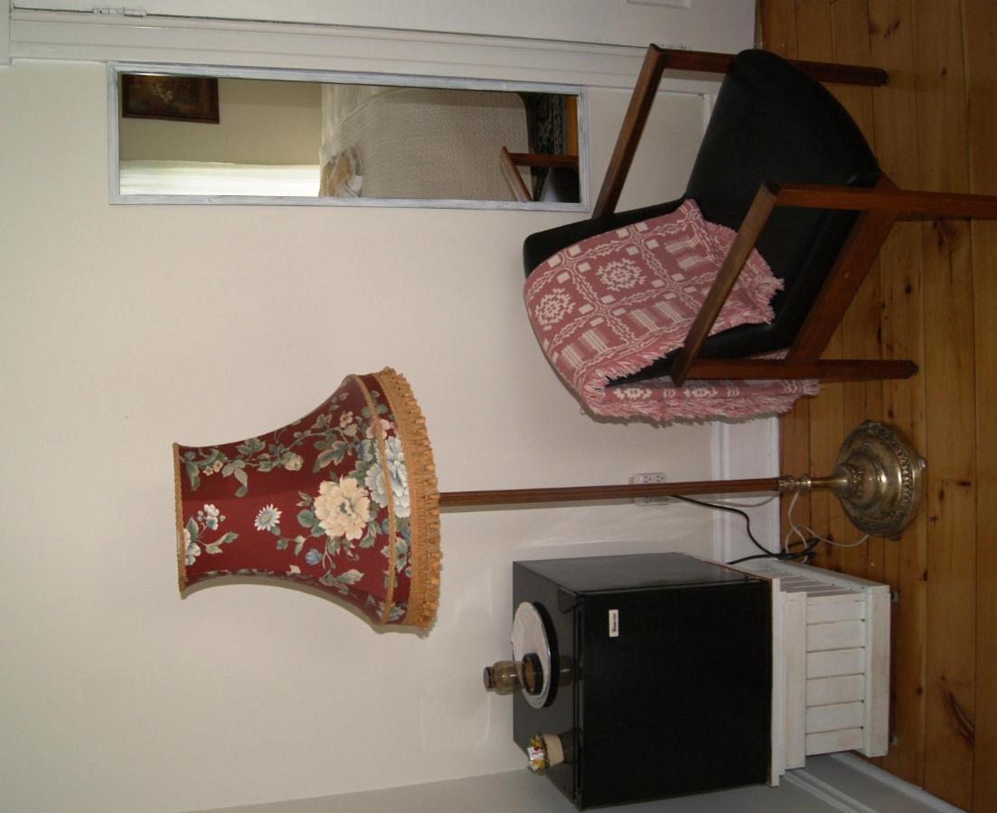 Ye Olde Walkerville Bed & Breakfast Уиндзор Екстериор снимка