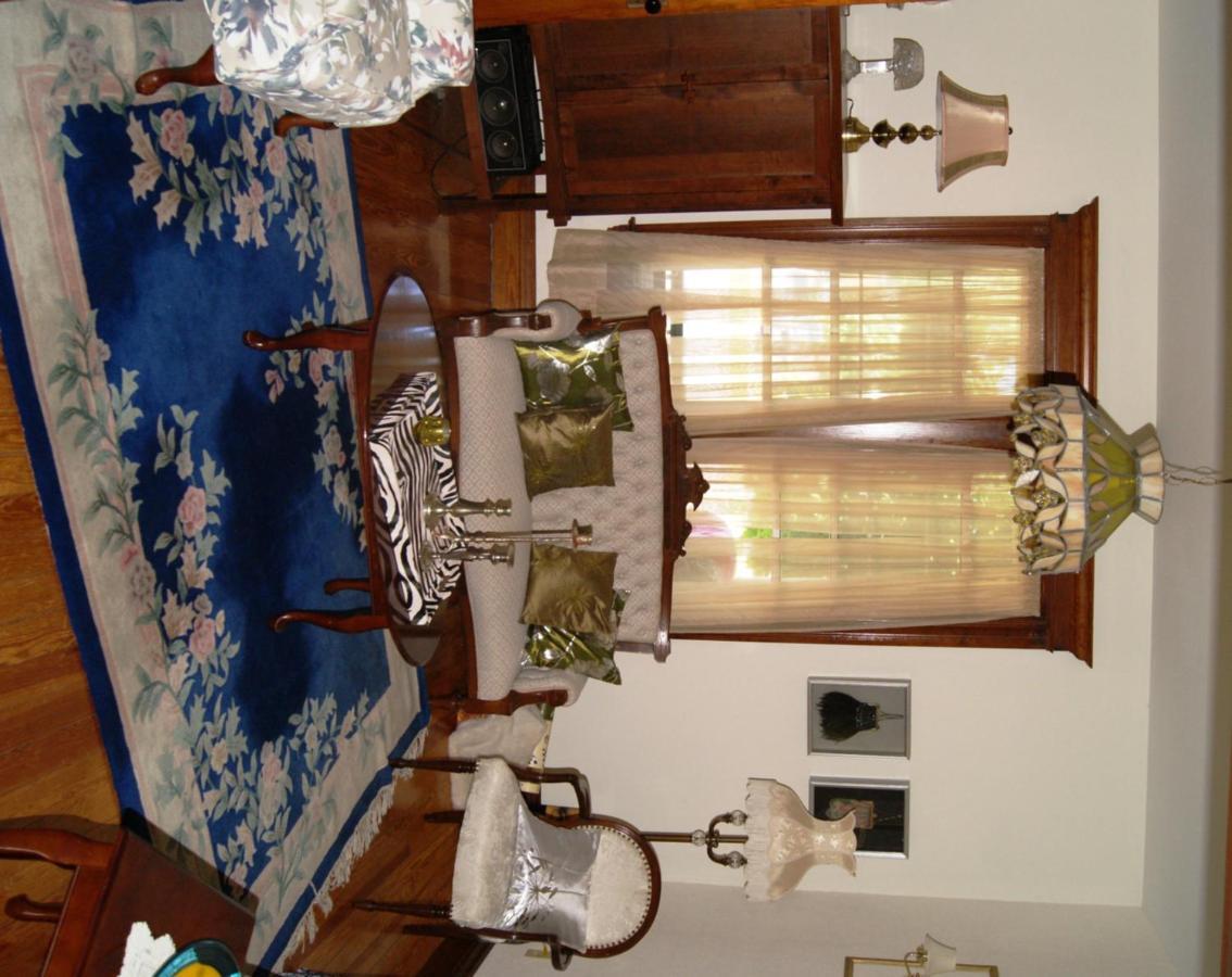 Ye Olde Walkerville Bed & Breakfast Уиндзор Екстериор снимка