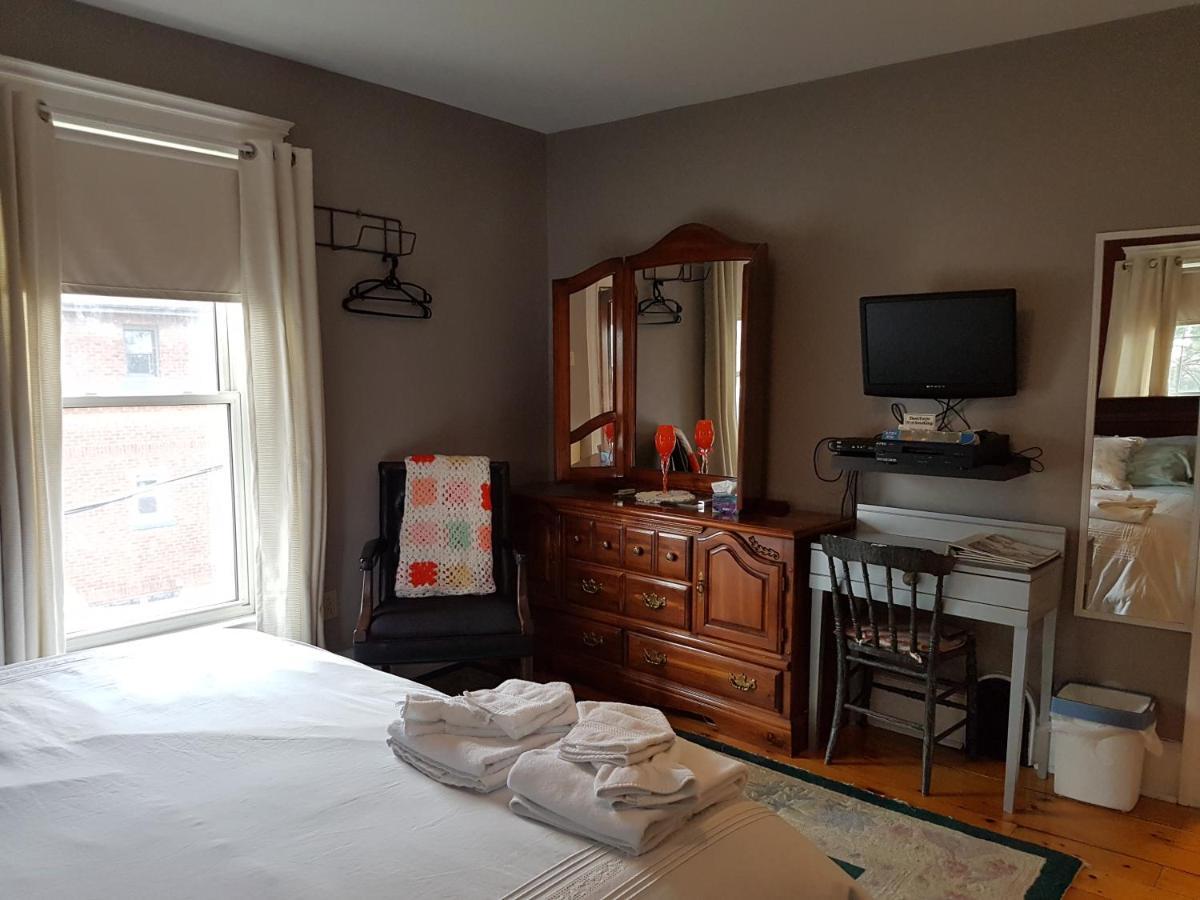 Ye Olde Walkerville Bed & Breakfast Уиндзор Екстериор снимка