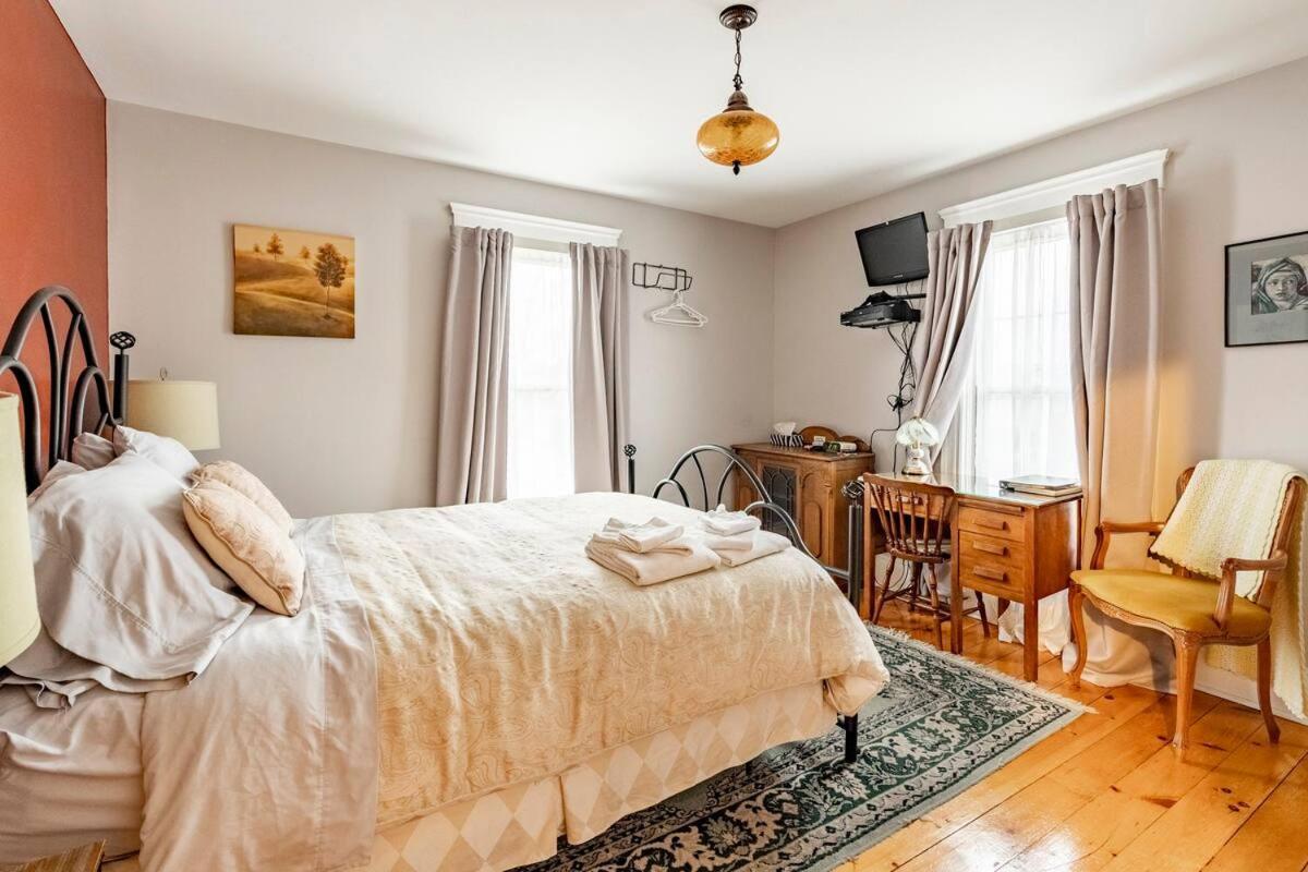 Ye Olde Walkerville Bed & Breakfast Уиндзор Екстериор снимка