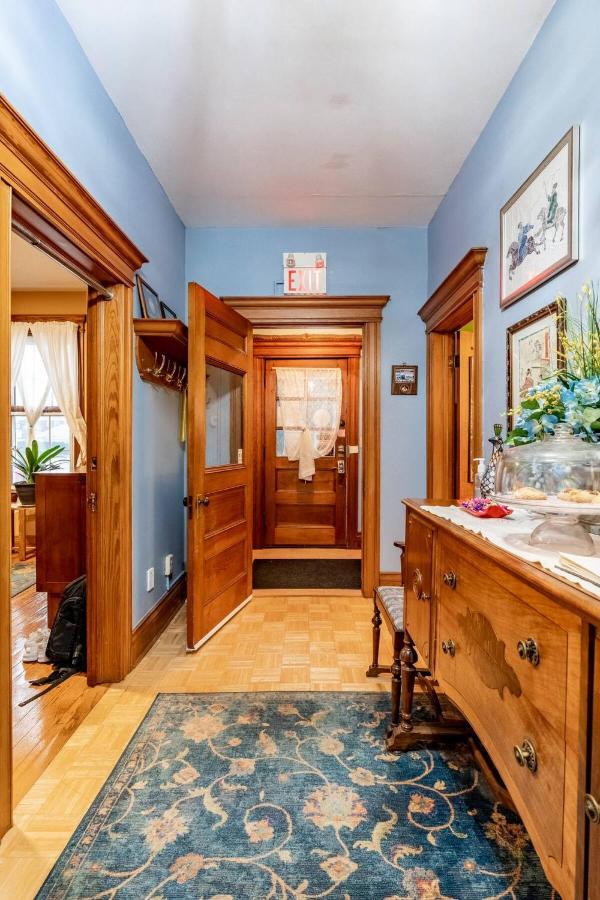 Ye Olde Walkerville Bed & Breakfast Уиндзор Екстериор снимка
