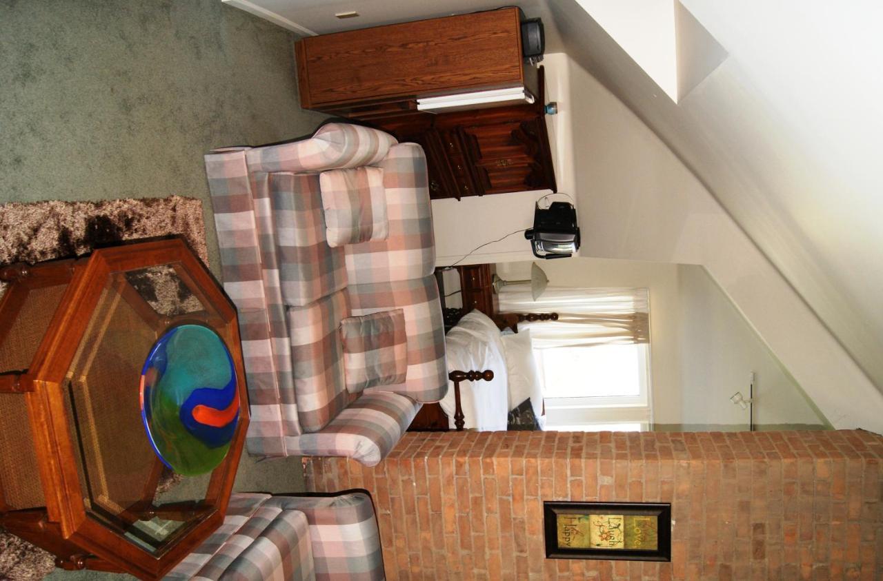 Ye Olde Walkerville Bed & Breakfast Уиндзор Екстериор снимка