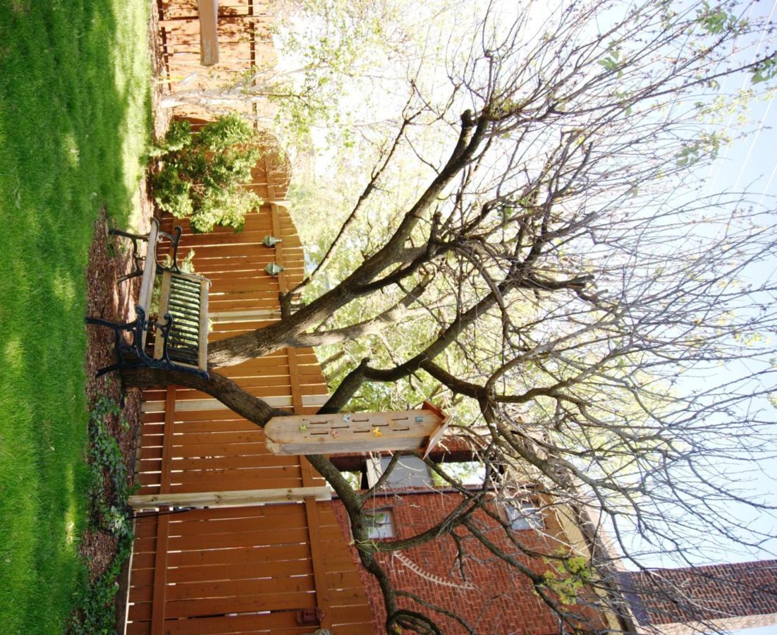 Ye Olde Walkerville Bed & Breakfast Уиндзор Екстериор снимка