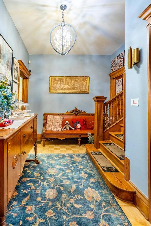 Ye Olde Walkerville Bed & Breakfast Уиндзор Екстериор снимка