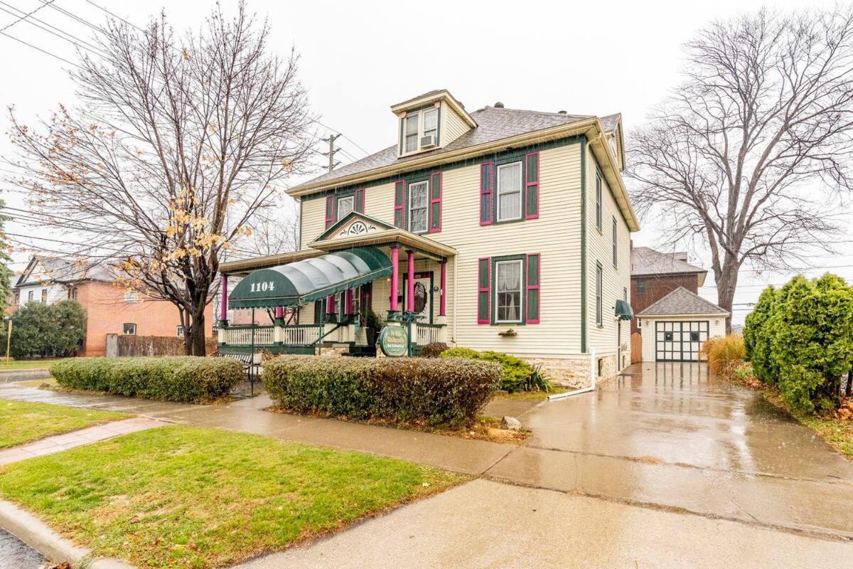 Ye Olde Walkerville Bed & Breakfast Уиндзор Екстериор снимка