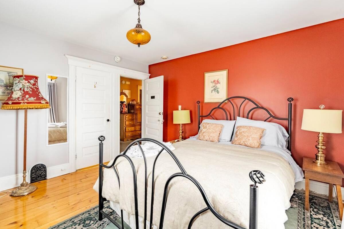 Ye Olde Walkerville Bed & Breakfast Уиндзор Екстериор снимка