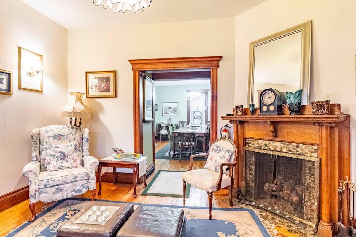 Ye Olde Walkerville Bed & Breakfast Уиндзор Екстериор снимка