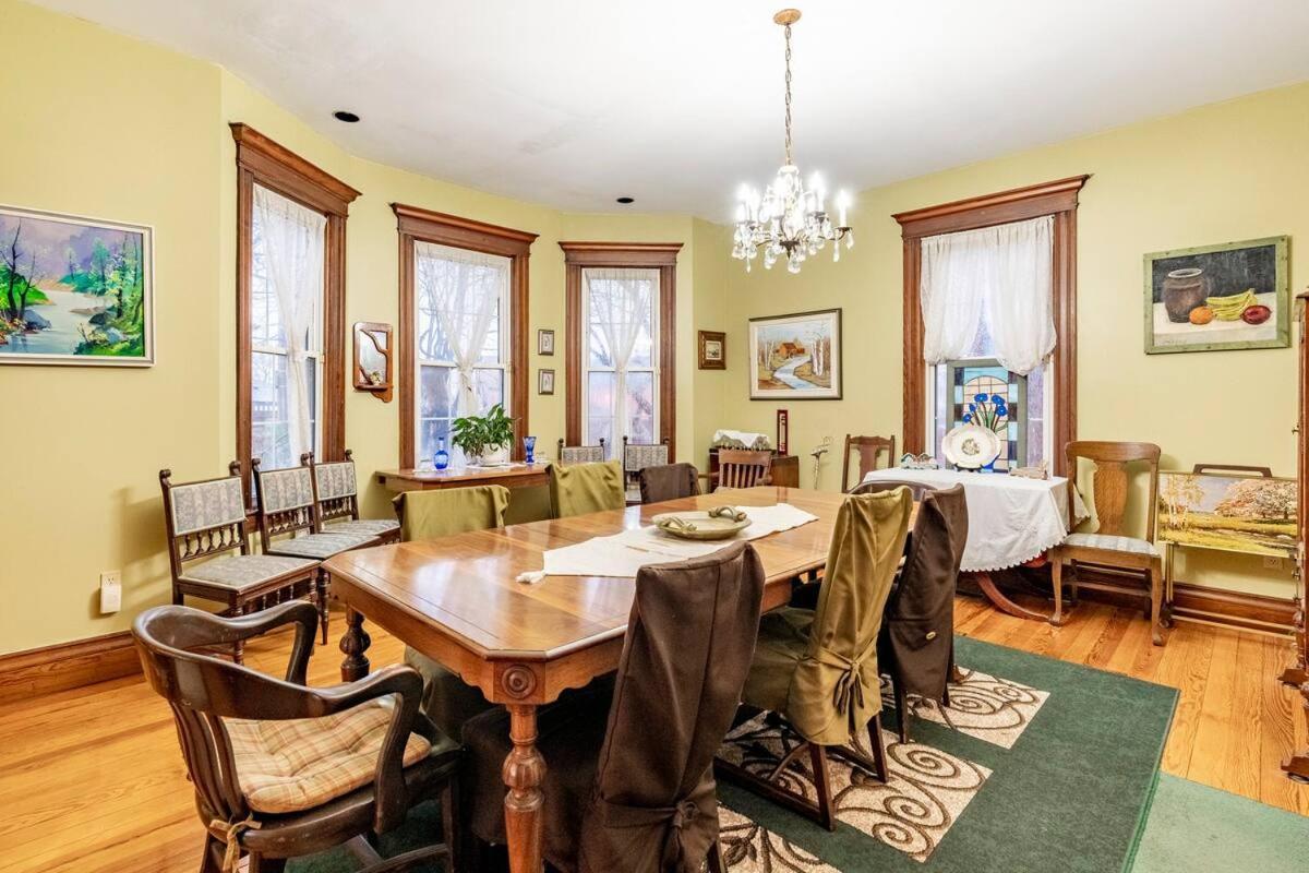 Ye Olde Walkerville Bed & Breakfast Уиндзор Екстериор снимка