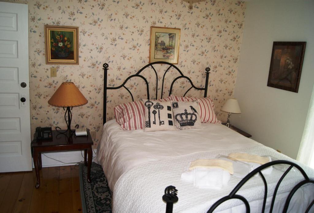 Ye Olde Walkerville Bed & Breakfast Уиндзор Стая снимка