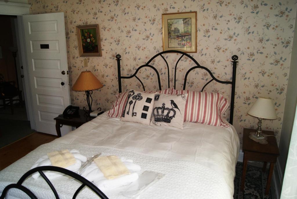 Ye Olde Walkerville Bed & Breakfast Уиндзор Екстериор снимка