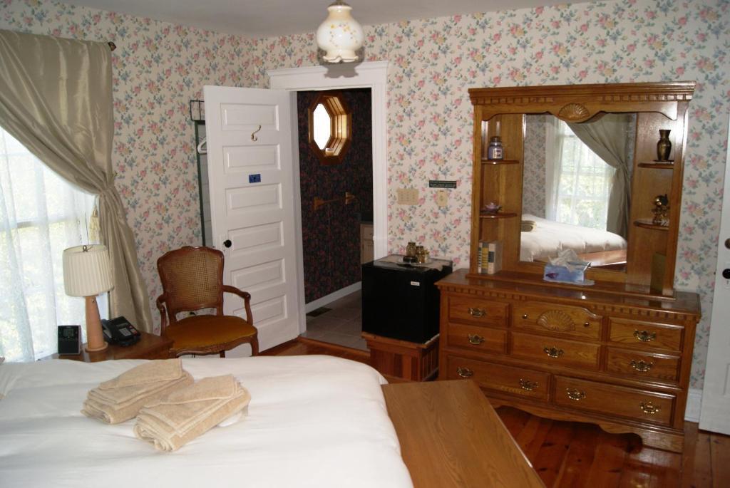 Ye Olde Walkerville Bed & Breakfast Уиндзор Екстериор снимка