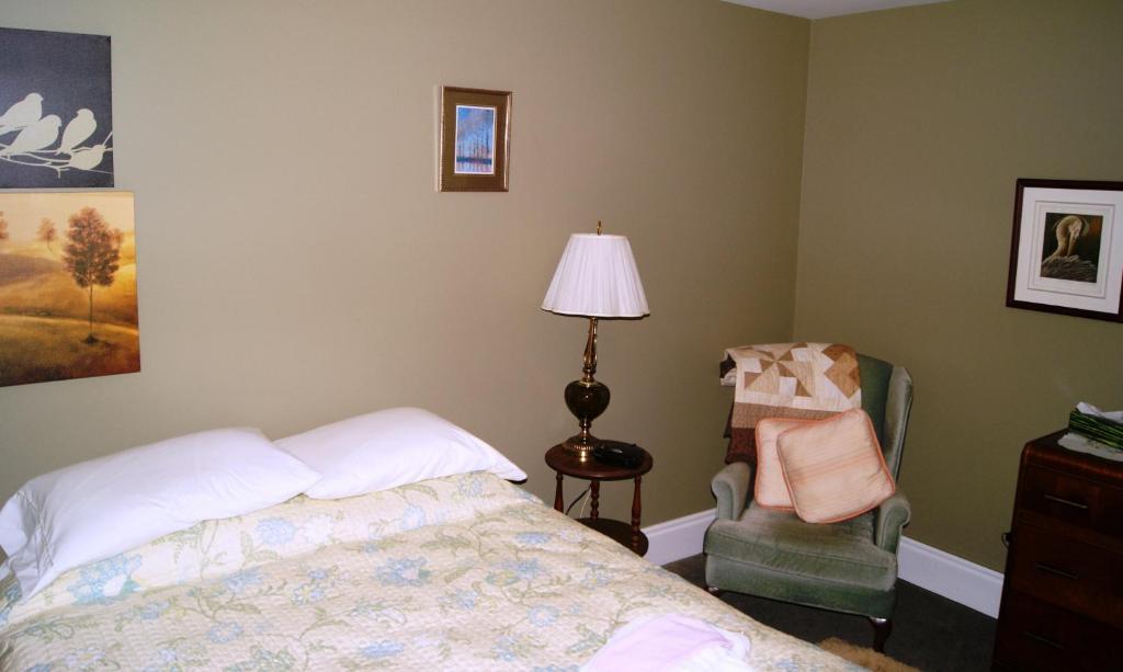 Ye Olde Walkerville Bed & Breakfast Уиндзор Стая снимка