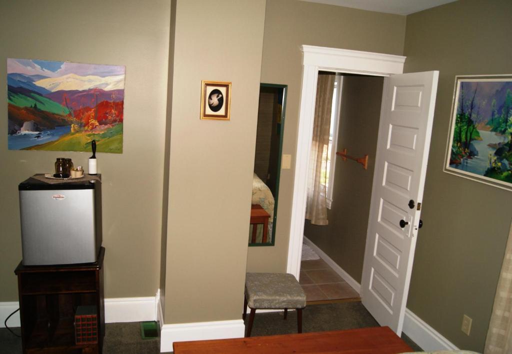 Ye Olde Walkerville Bed & Breakfast Уиндзор Стая снимка