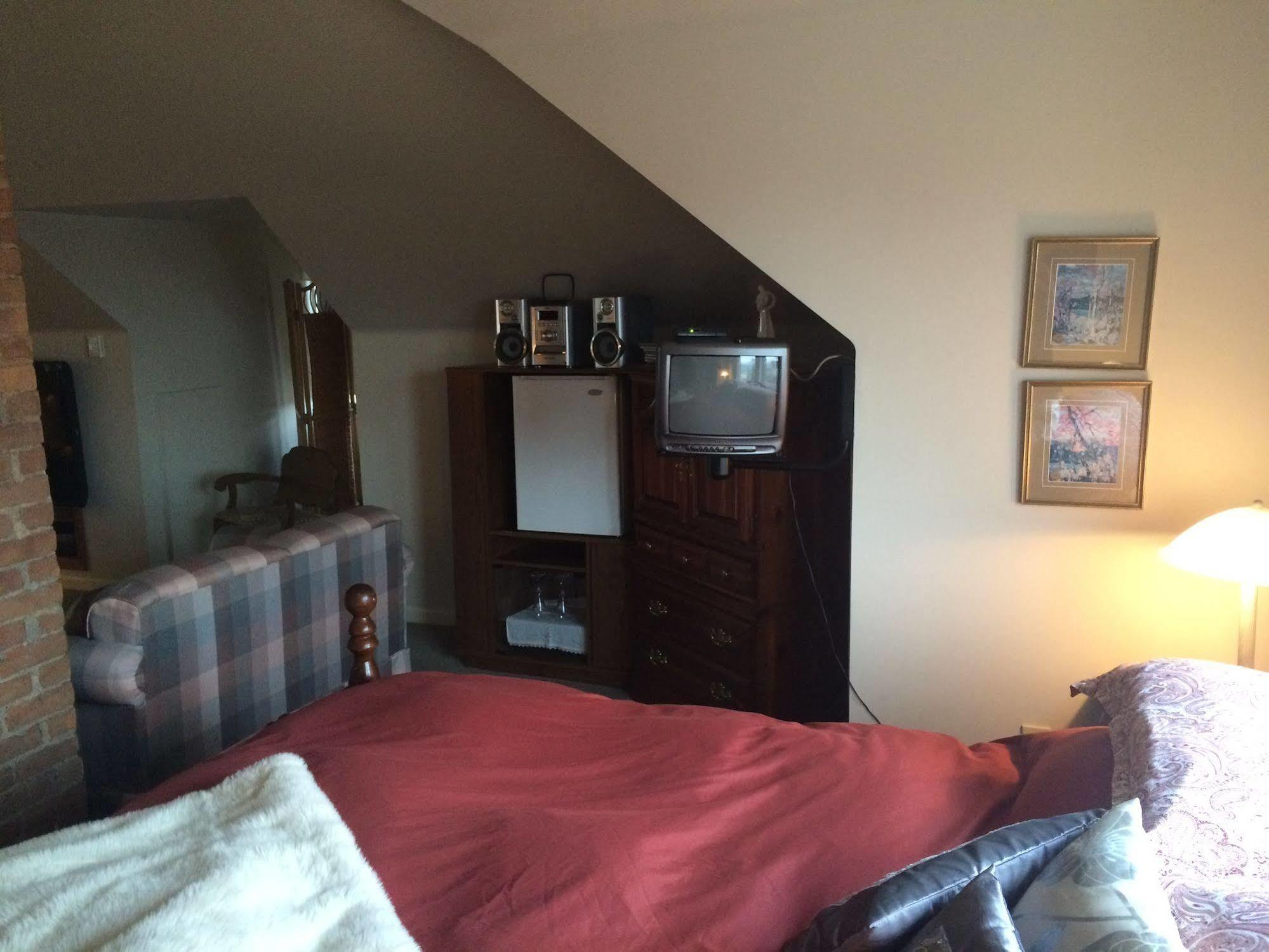 Ye Olde Walkerville Bed & Breakfast Уиндзор Екстериор снимка