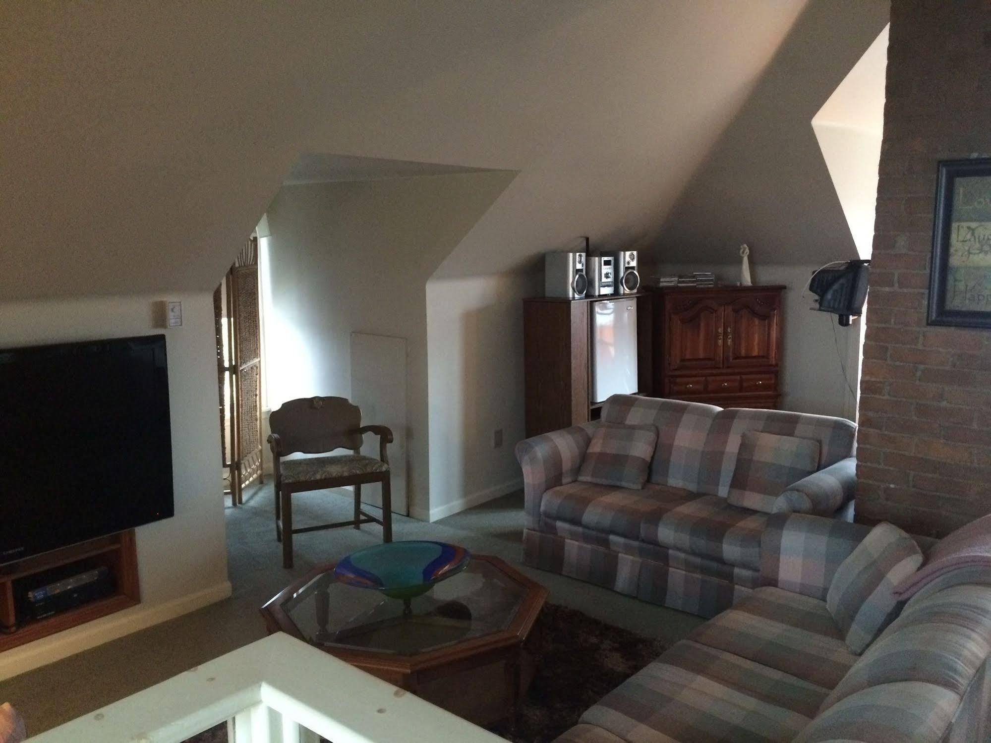 Ye Olde Walkerville Bed & Breakfast Уиндзор Екстериор снимка